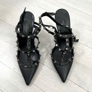 Authentic Valentino rock stud heel pump black 38